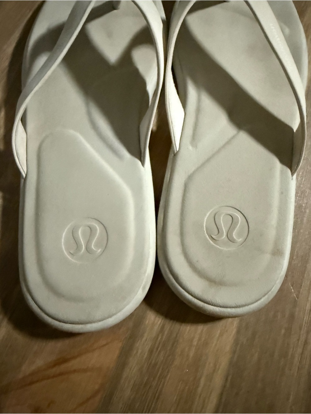 lululemon athletica Light Ivory Rest-feel Women’s Cushioned Flip Flop Sandals 9 - Picture 3 of 7